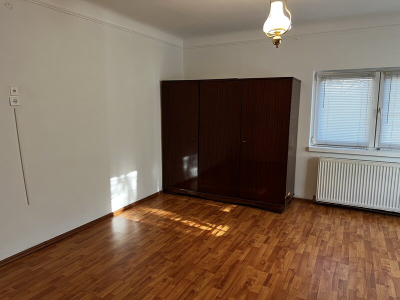 Aparatorii Patriei,  statie metrou 1 min.