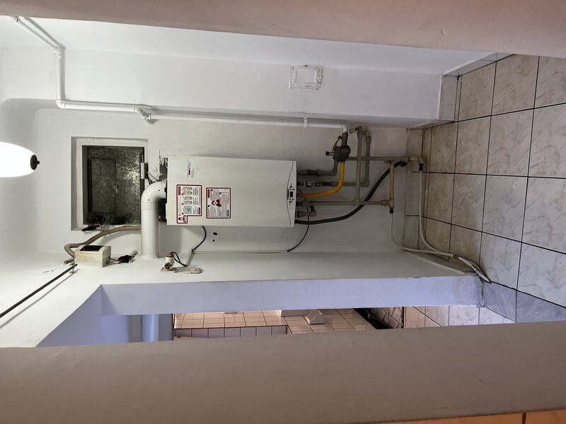 Aparatorii Patriei,  statie metrou 1 min.