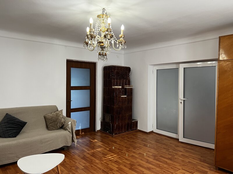 Aparatorii Patriei,  statie metrou 1 min.