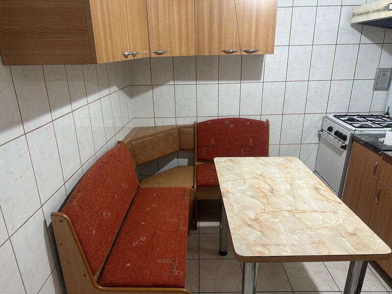 Aparatorii Patriei,  statie metrou 1 min.